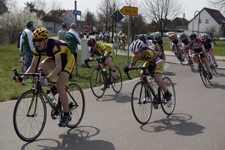Nick Planert und Johanna Kreis (hier an 2. und 3. Position) fahren in tolles Rennen in Klöden