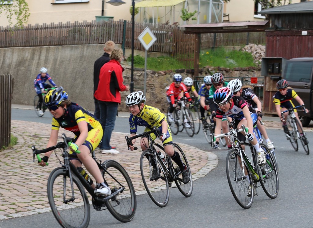 Gregor (Bildmitte) wird am Ende Zweiter der U13