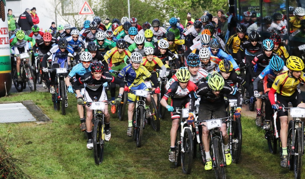 Gregor (3) beim XC Start ganz vorn dabei