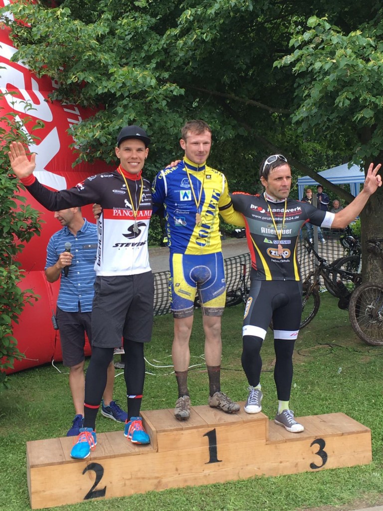 Doppelsieg für White Rock in Biesenrode: Hagen Wernicke wird Landesmeister vor Tommy Galle. Dritter Maik Pustal (Bad Bikers MTB-Sport) 