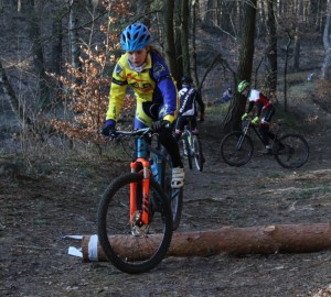 Celina bei der Hindernisbewältigung
