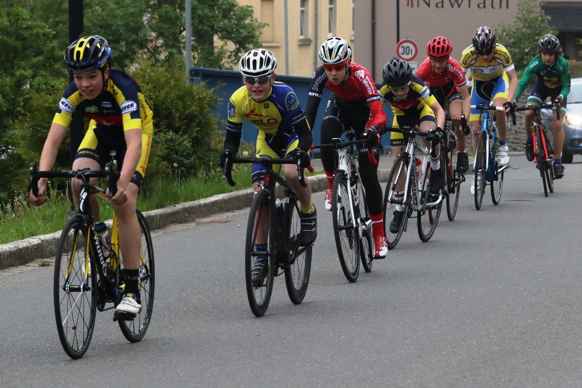 Gregor (auf Position zwei) wird Rennrad-Landesmeister der U15