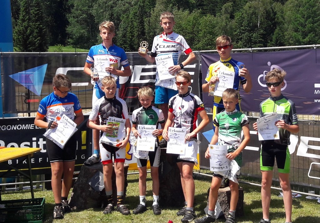 Freddy (hinten rechts) wird Dritter in der U15 