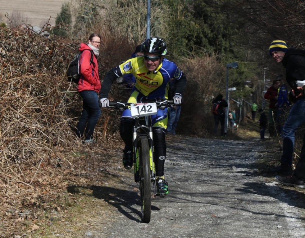 Gestern noch auf dem Rennrad, heute mit den Stollenreifen unterwegs: Fabian Bauer
