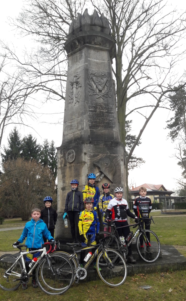 Am BDR- Denkmal