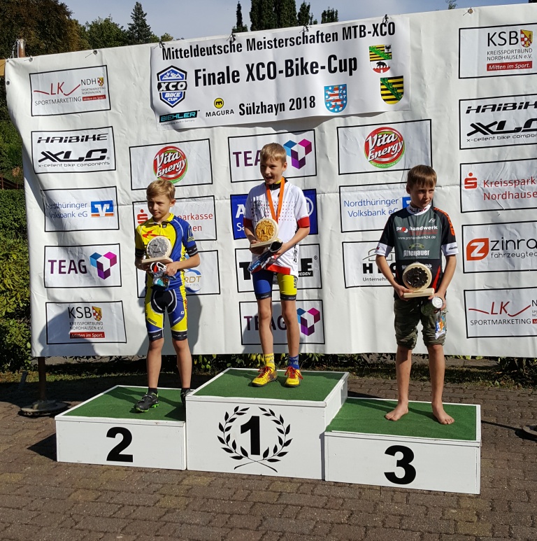 Paul Knesebeck wird Mitteldetuscher Meister in der U11, Robin Seitz auf Platz Zwei.