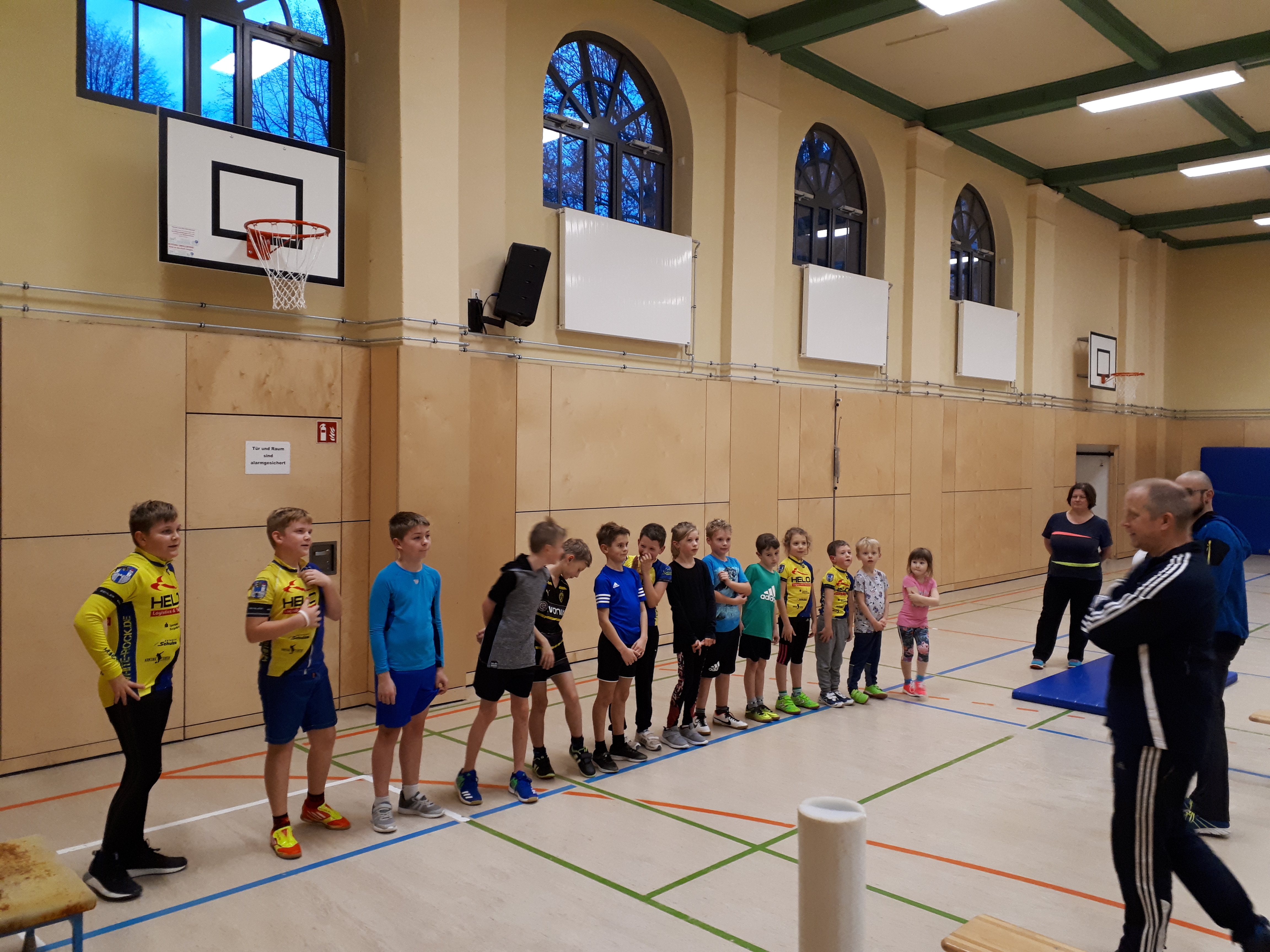 Die "Kleinen " in der Sporthalle
